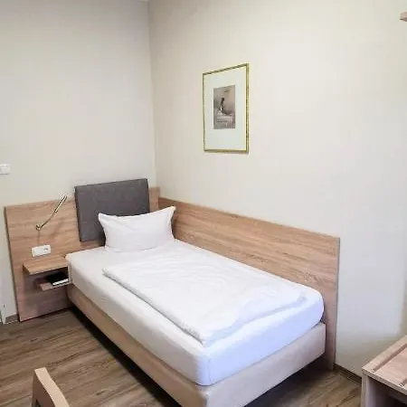 Zum Winzermaennle Otel 3*