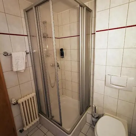Zum Winzermaennle Otel 3*